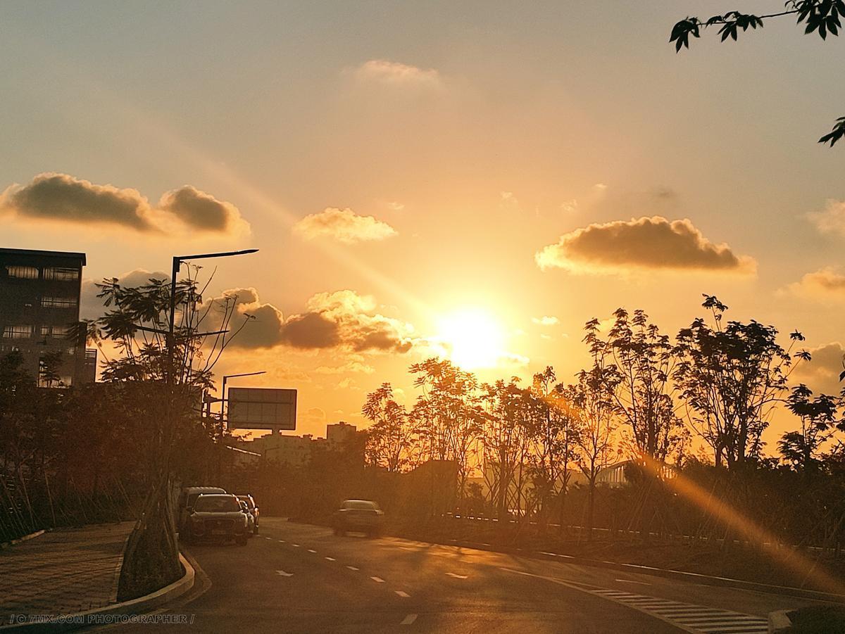 日出的街道 风光 日出 街景 诗和远方在故乡