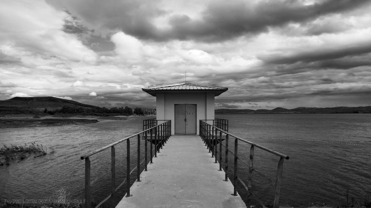 孤塔 黑白 建筑 风光 黑白 云层 压抑 当城市沉睡后